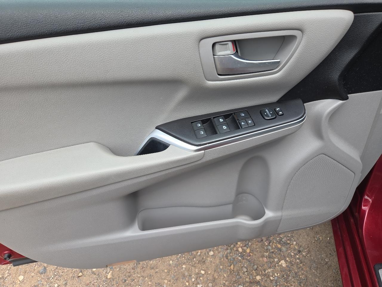 Toyota Camry XLE Auto (Natl) 2017