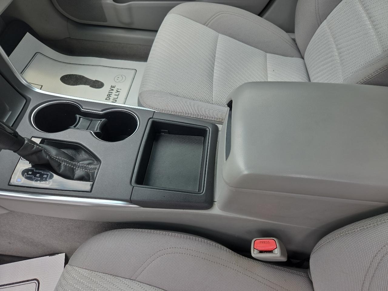 Toyota Camry XLE Auto (Natl) 2017