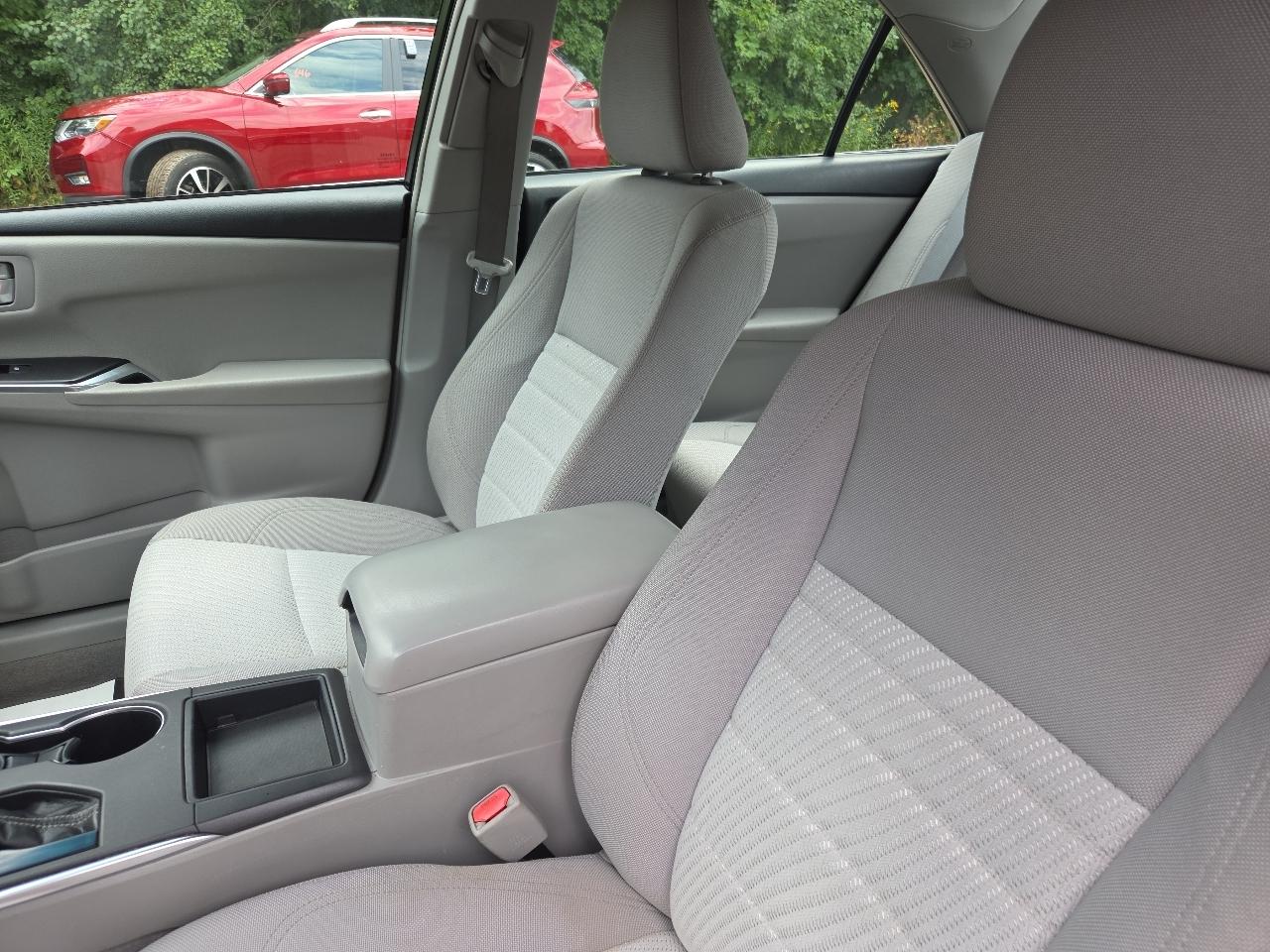 Toyota Camry XLE Auto (Natl) 2017