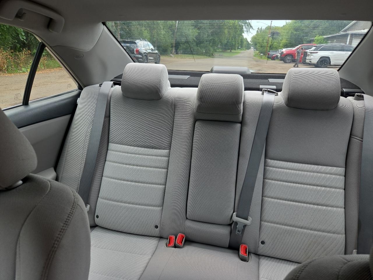 Toyota Camry XLE Auto (Natl) 2017
