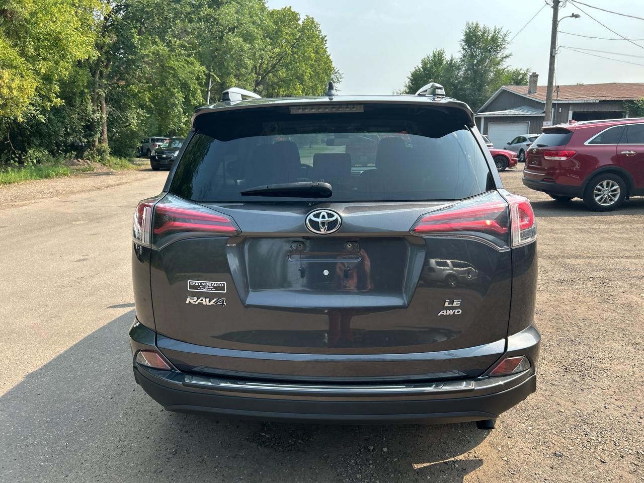 Toyota RAV4 LE AWD (Natl) 2017