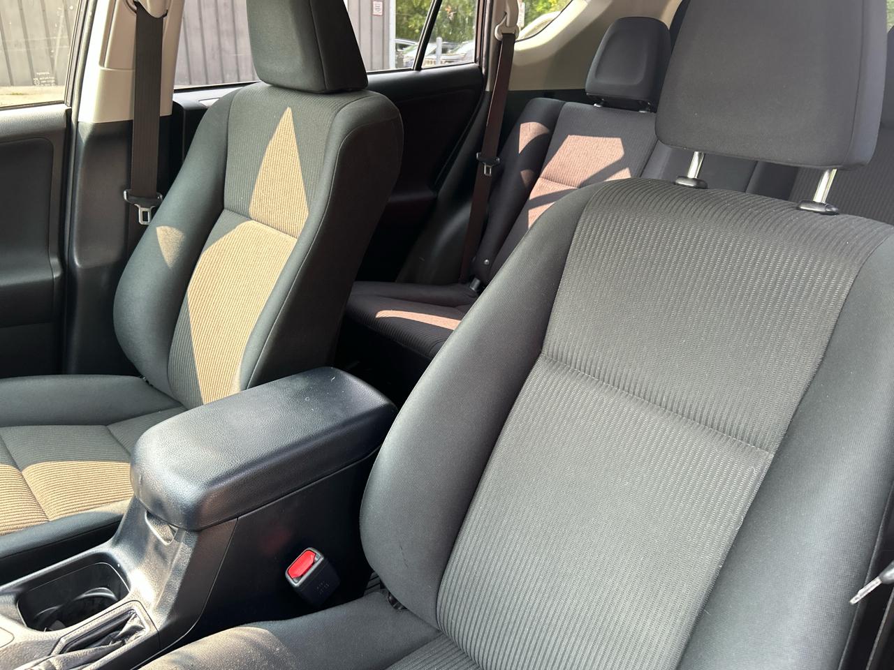 Toyota RAV4 LE AWD (Natl) 2017