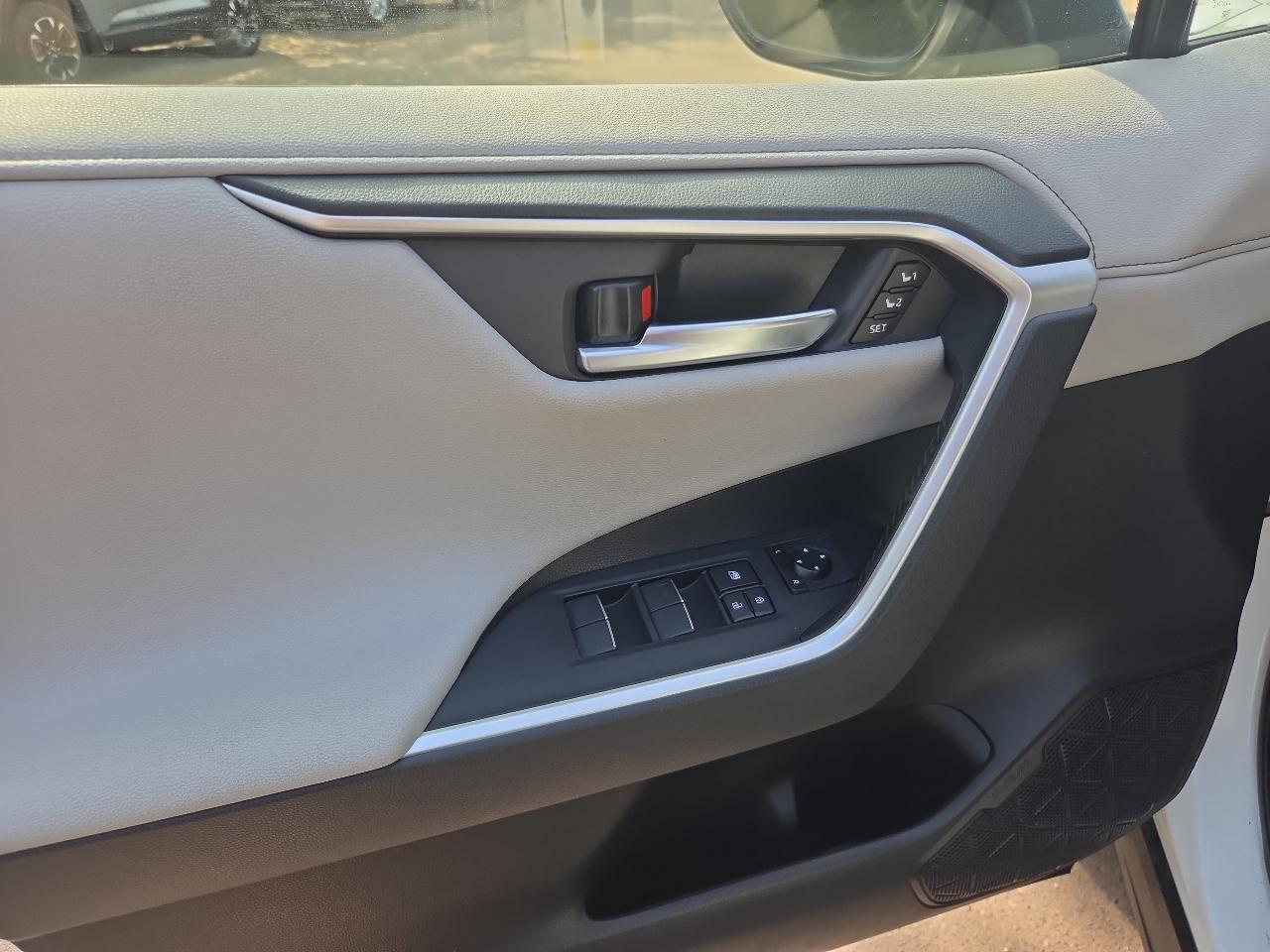 Toyota RAV4 Limited AWD (Natl) 2020