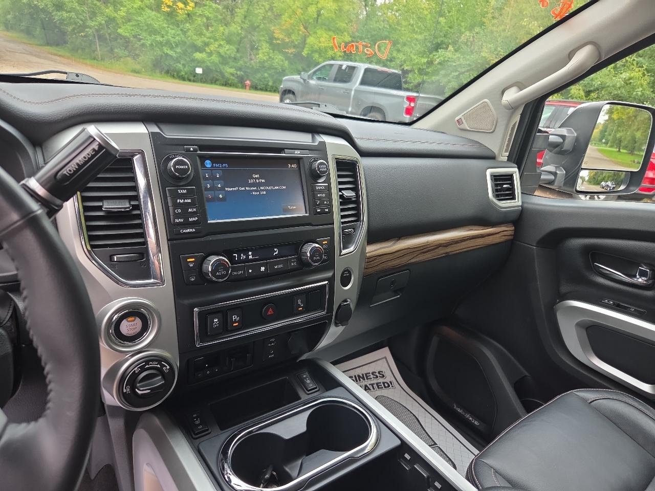 Nissan Titan 4x4 Crew Cab SL 2018