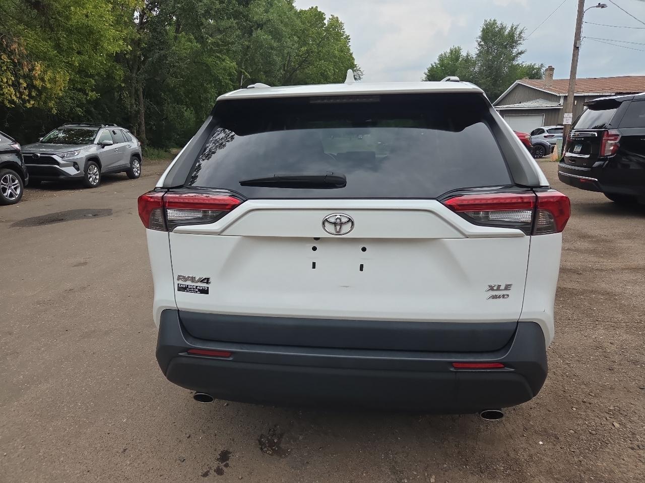 Toyota RAV4 XLE AWD (Natl) 2021