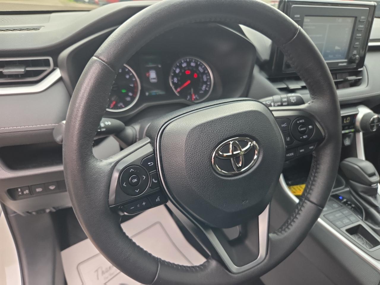 Toyota RAV4 XLE AWD (Natl) 2021
