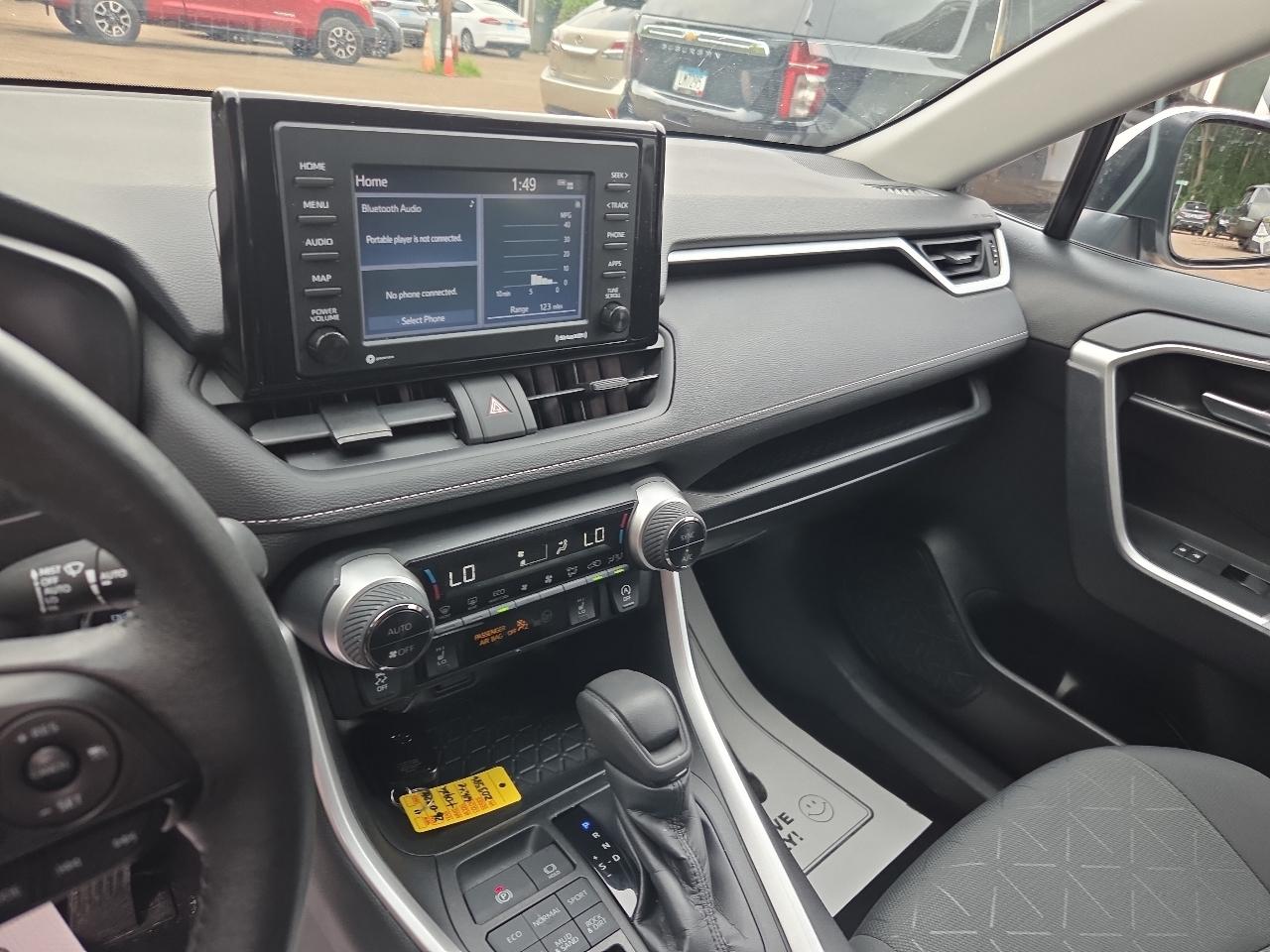 Toyota RAV4 XLE AWD (Natl) 2021