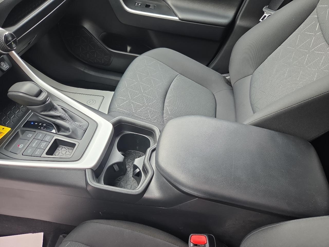 Toyota RAV4 XLE AWD (Natl) 2021