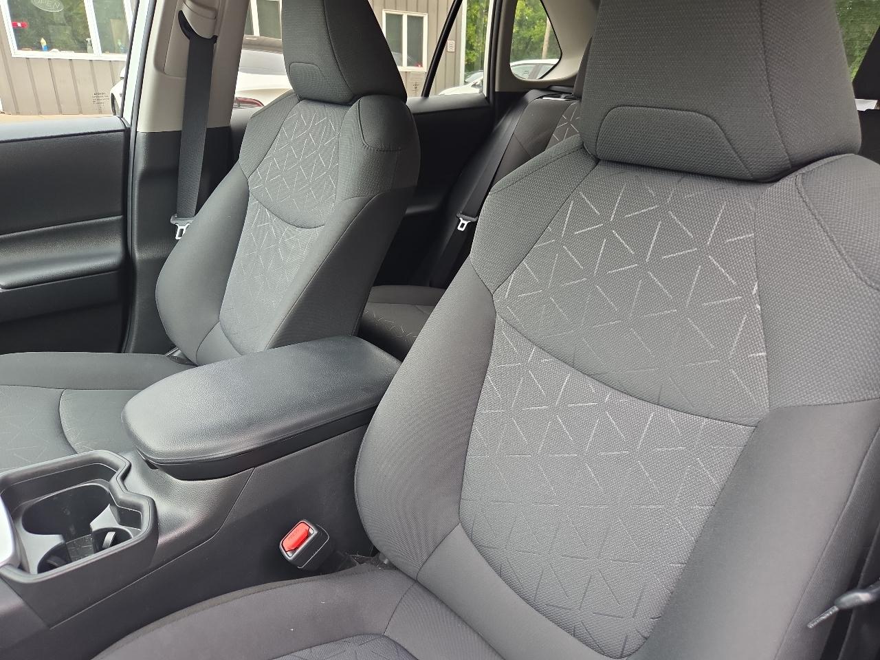 Toyota RAV4 XLE AWD (Natl) 2021