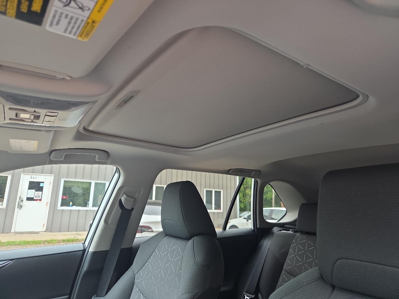 Toyota RAV4 XLE AWD (Natl) 2021