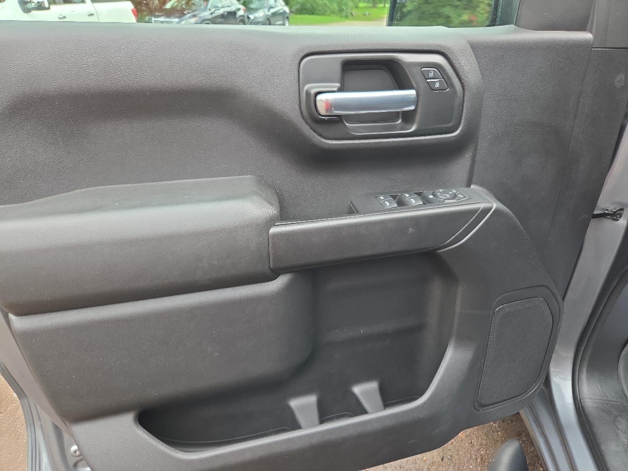 Chevrolet Silverado 1500 4WD Crew Cab 147" Custom 2021