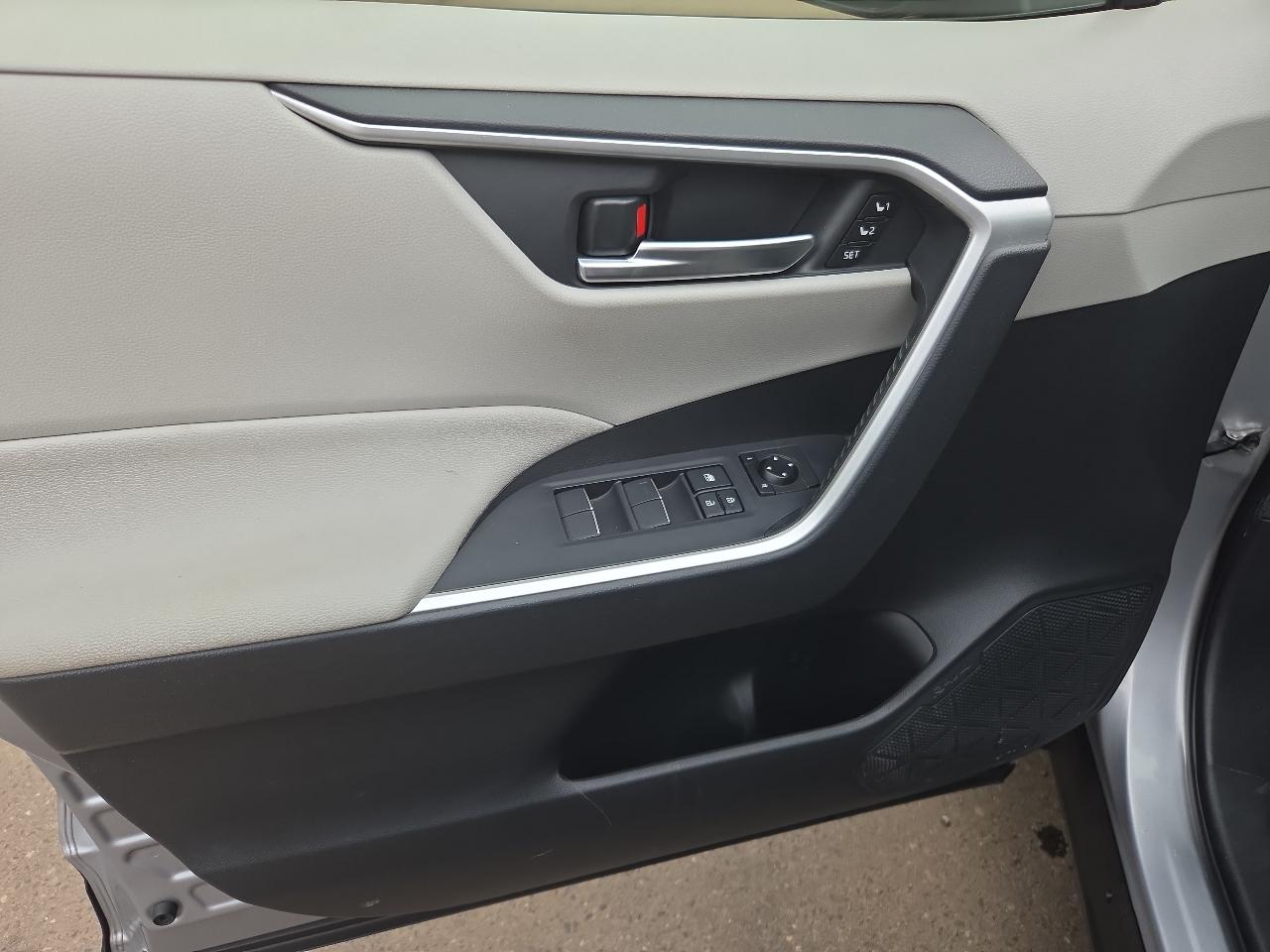Toyota RAV4 XLE Premium AWD (Natl) 2019