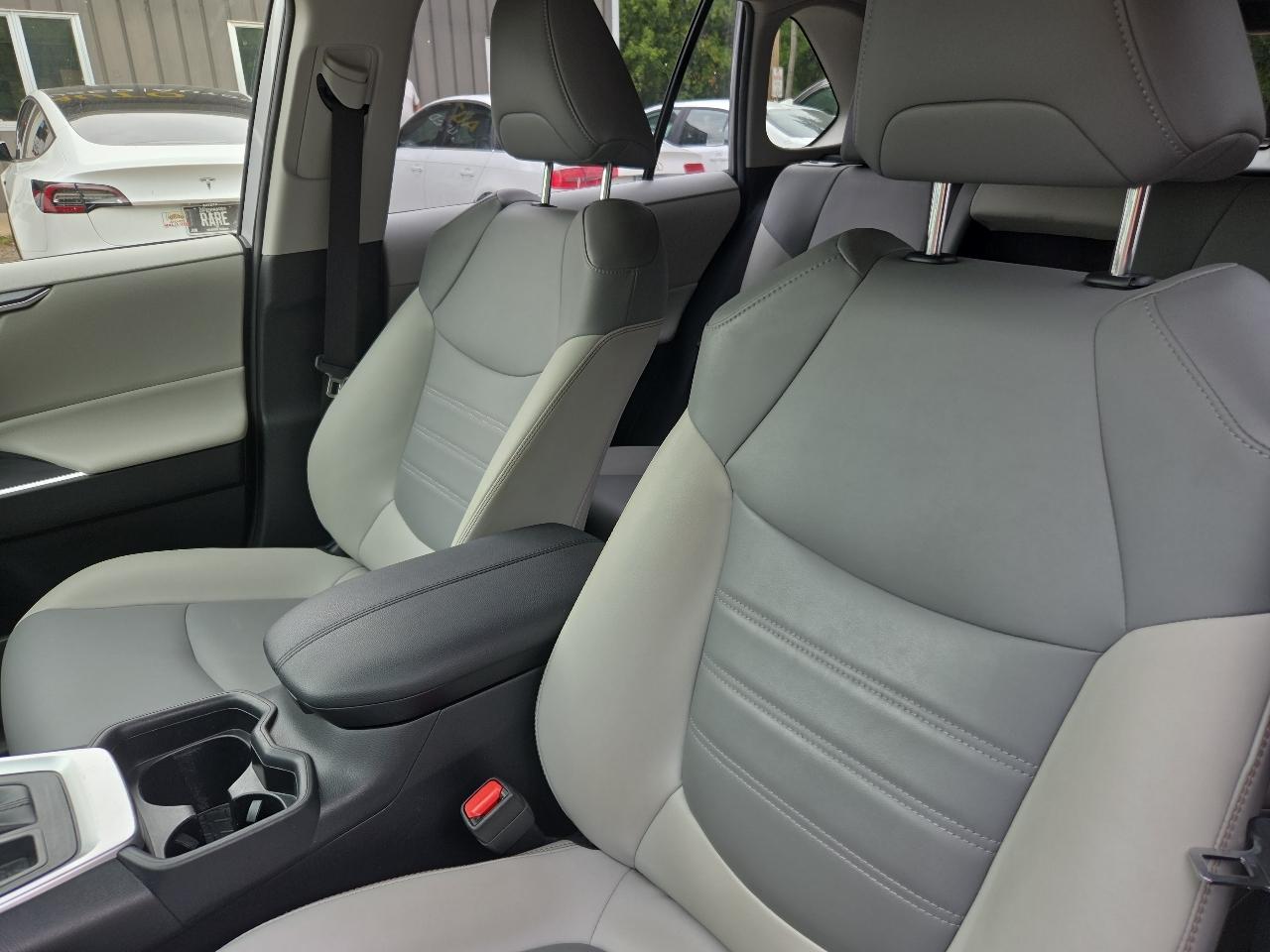 Toyota RAV4 XLE Premium AWD (Natl) 2019