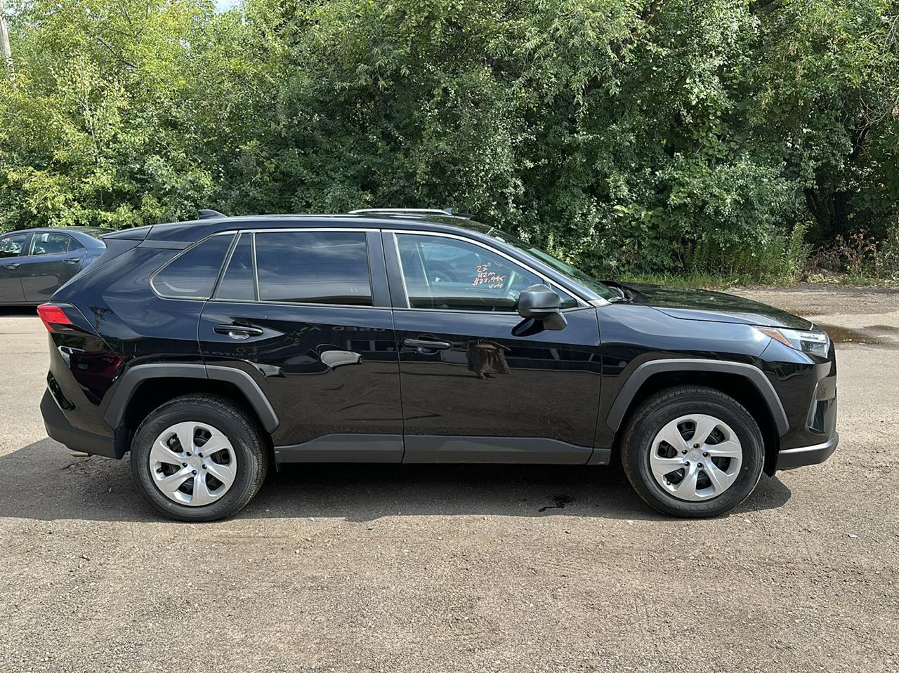 Toyota RAV4 LE AWD (Natl) 2023