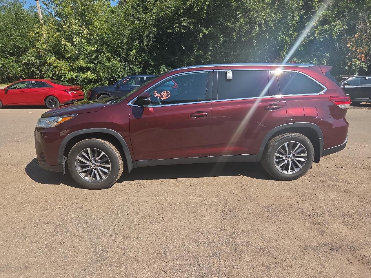 Toyota Highlander SE V6 AWD (Natl) 2019