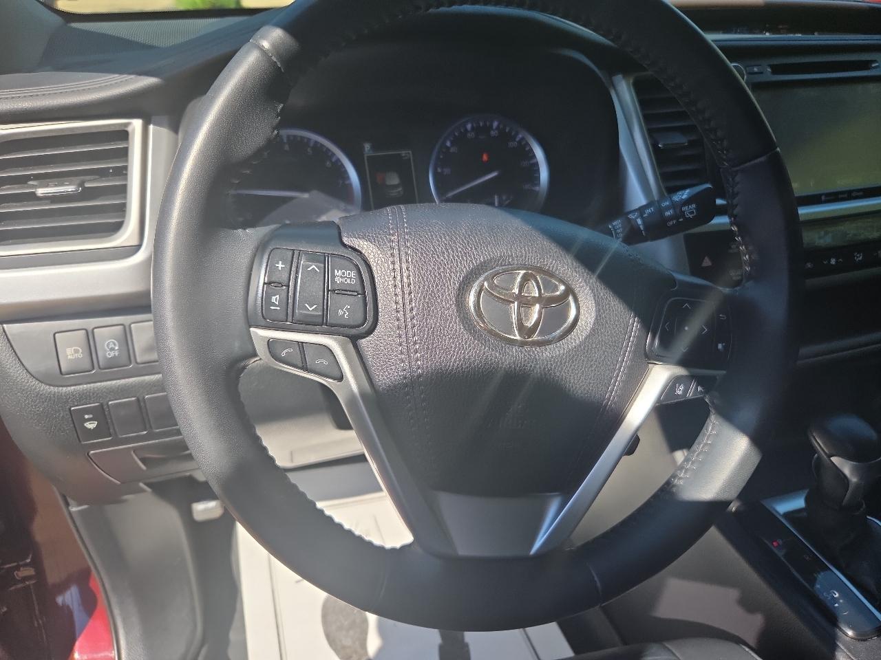 Toyota Highlander SE V6 AWD (Natl) 2019