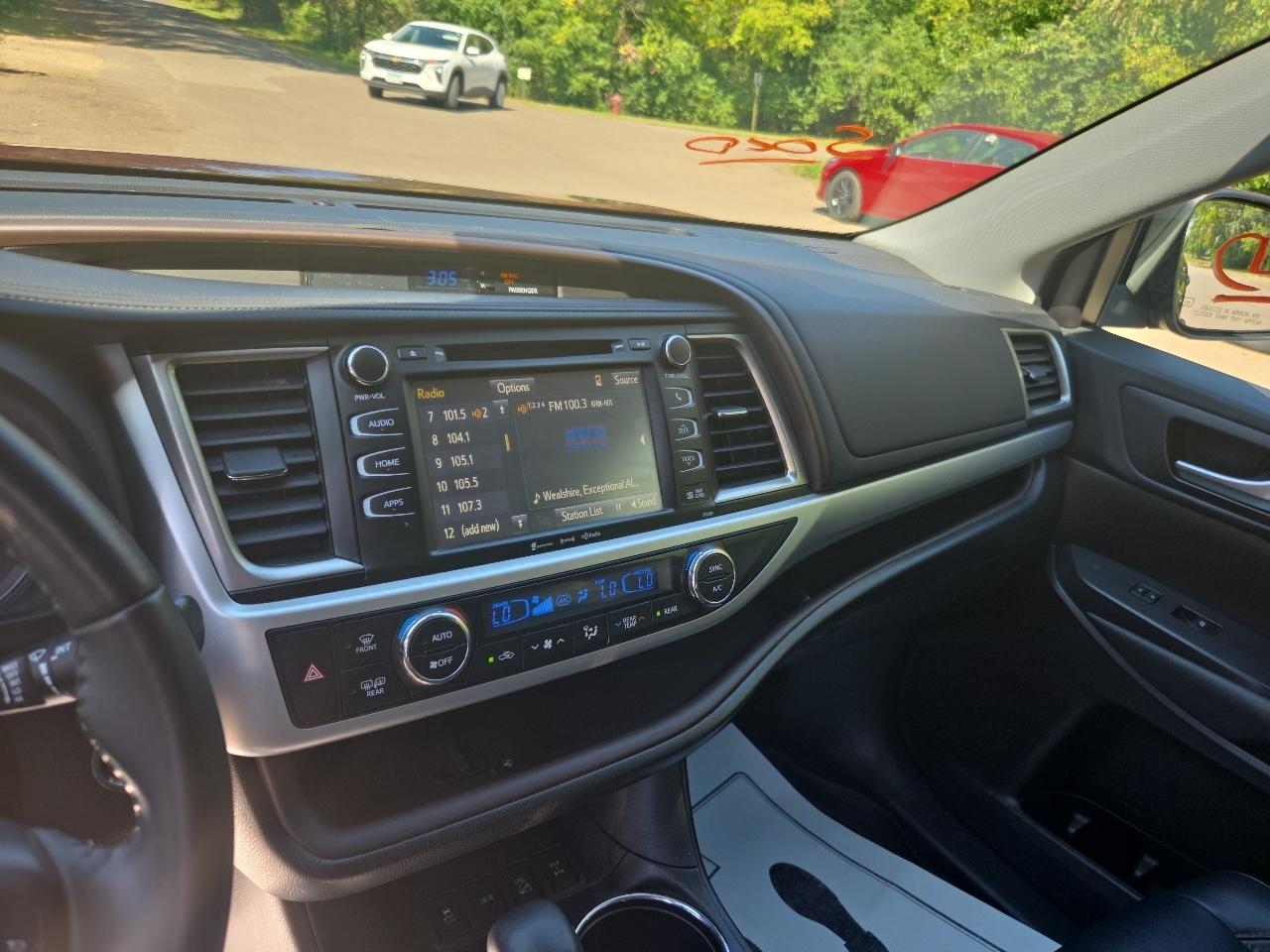 Toyota Highlander SE V6 AWD (Natl) 2019