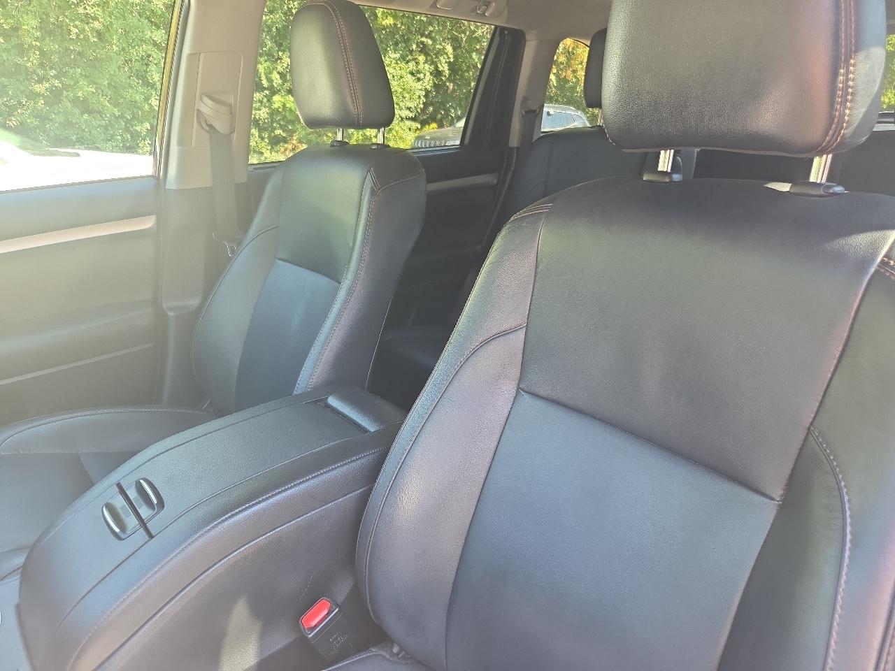 Toyota Highlander SE V6 AWD (Natl) 2019