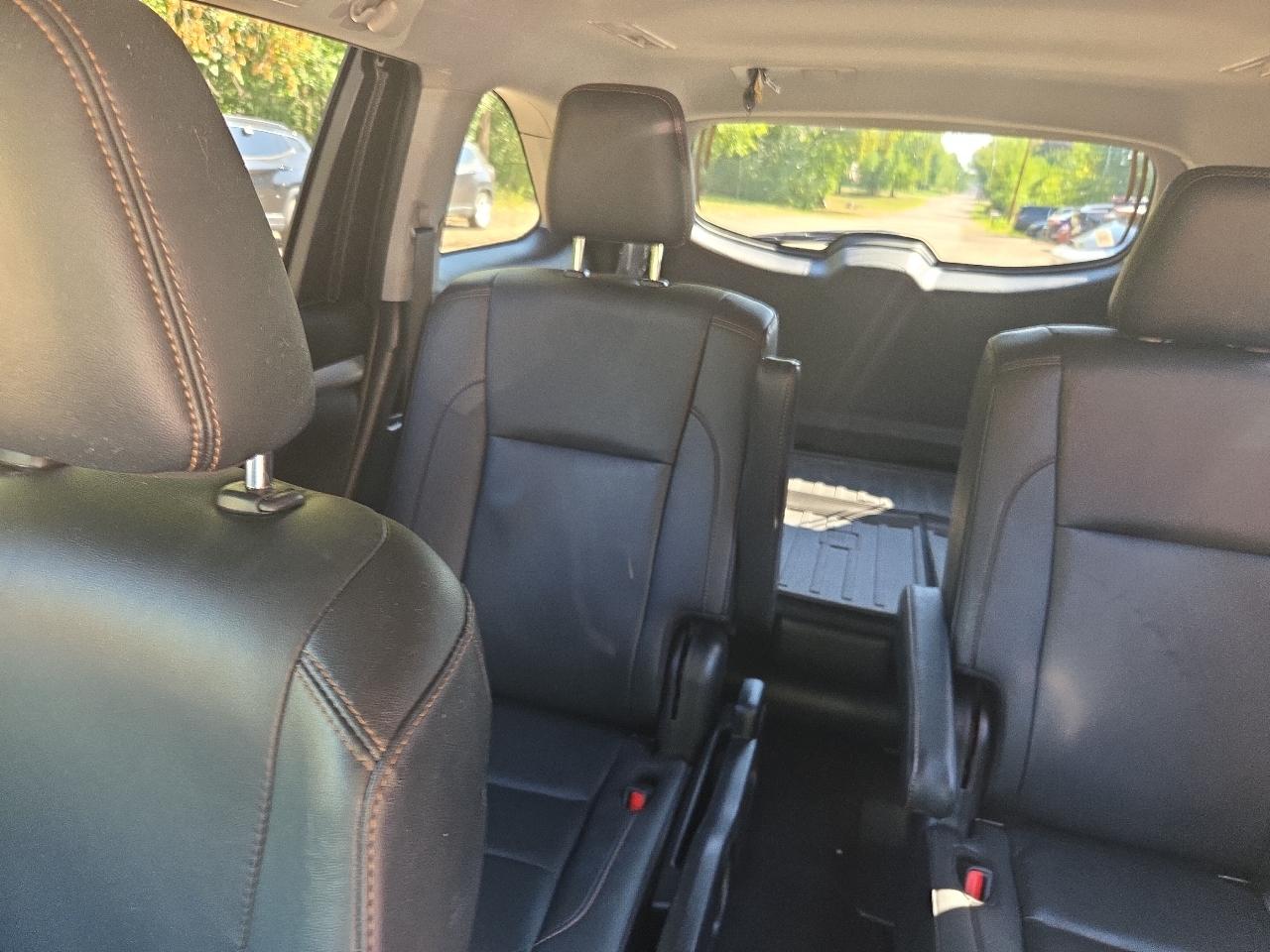 Toyota Highlander SE V6 AWD (Natl) 2019