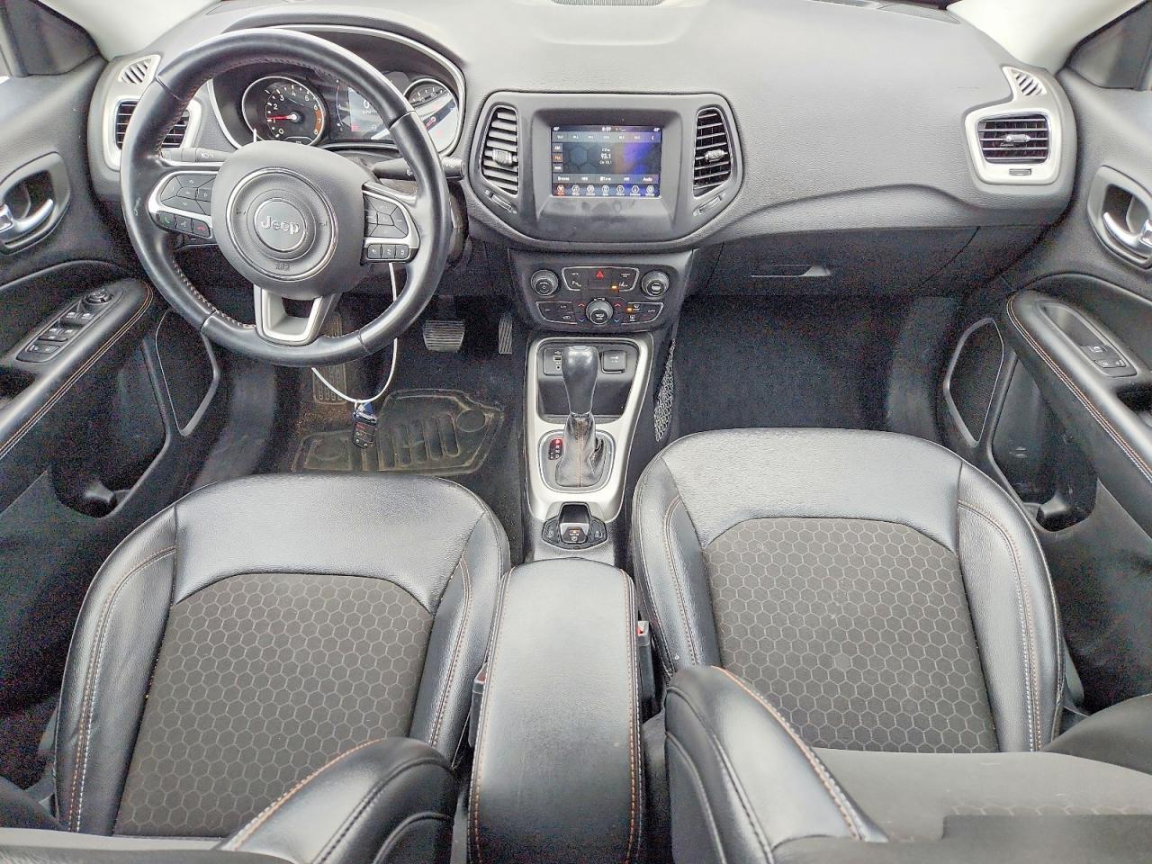 Jeep Compass Latitude w/Sun/Safety Pkg FWD 2020