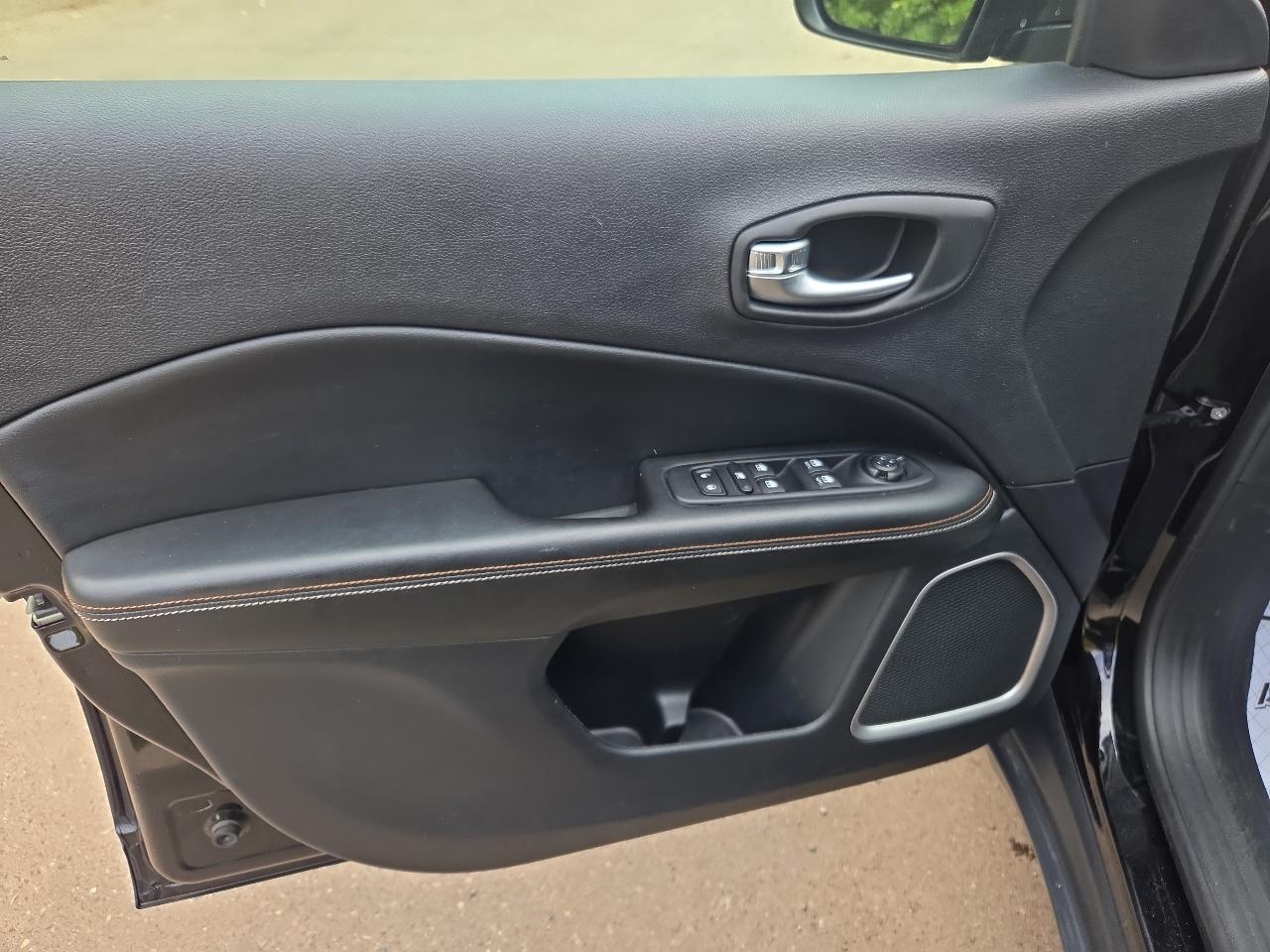 Jeep Compass Latitude w/Sun/Safety Pkg FWD 2020