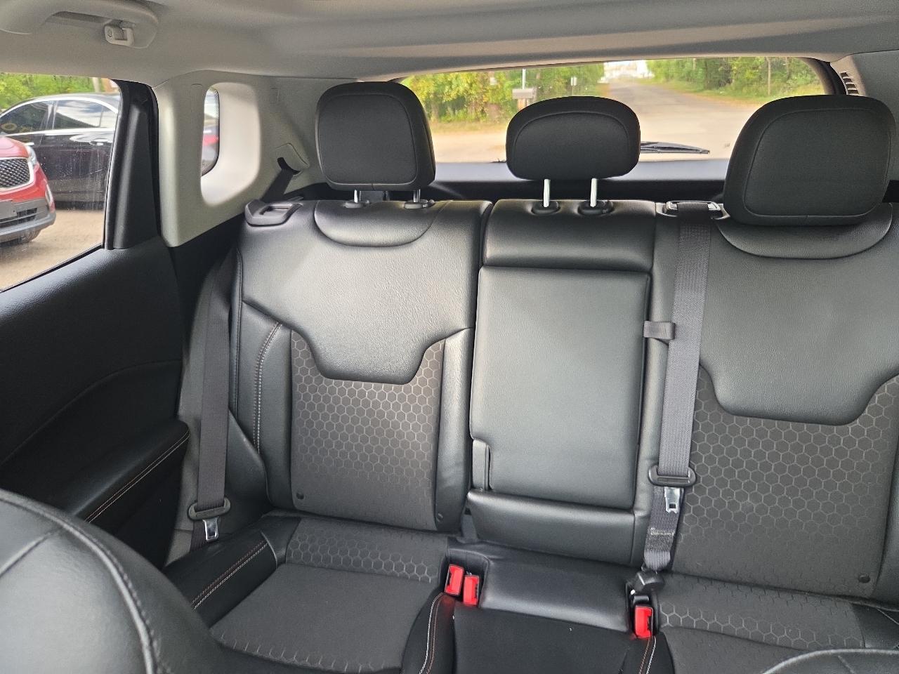 Jeep Compass Latitude w/Sun/Safety Pkg FWD 2020
