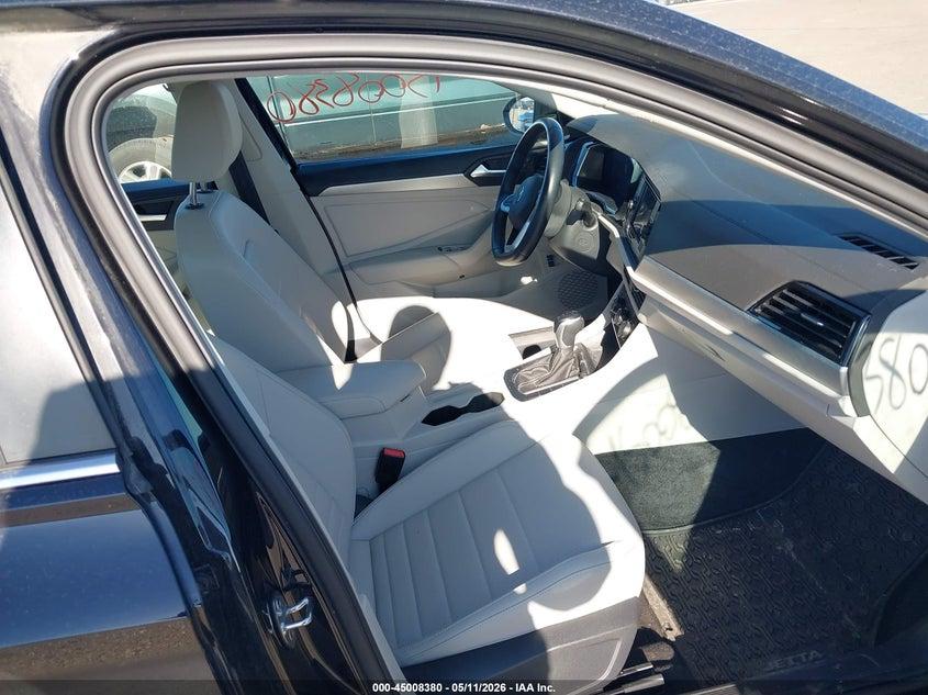 Volkswagen Jetta SE Auto 2022