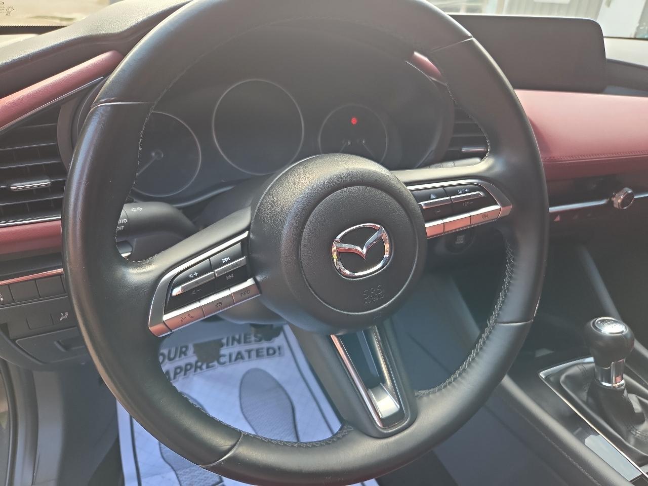 Mazda Mazda3 Hatchback Premium Manual FWD 2022