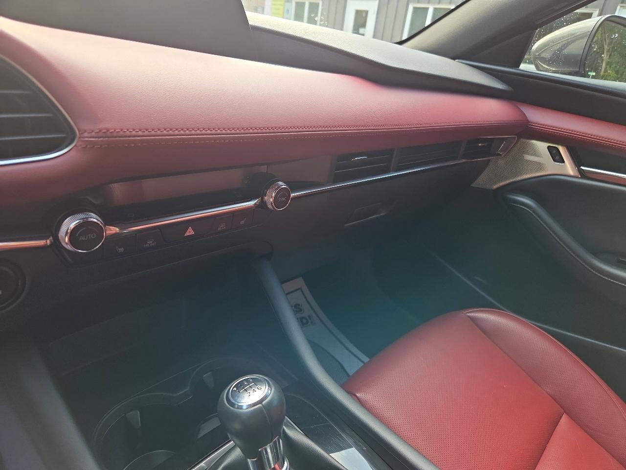 Mazda Mazda3 Hatchback Premium Manual FWD 2022