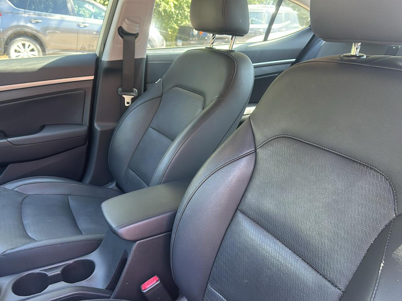 Hyundai Elantra Limited IVT 2020