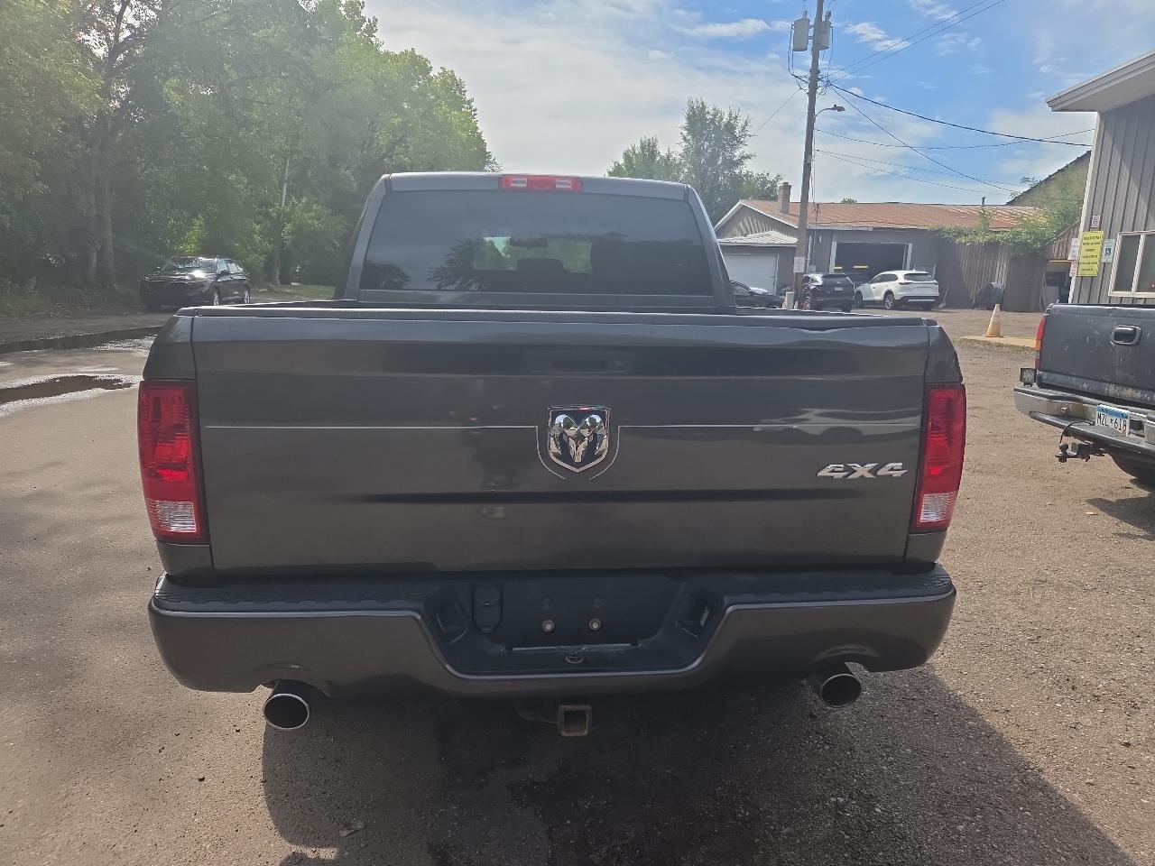 RAM 1500 4WD Crew Cab 140.5" Express 2014