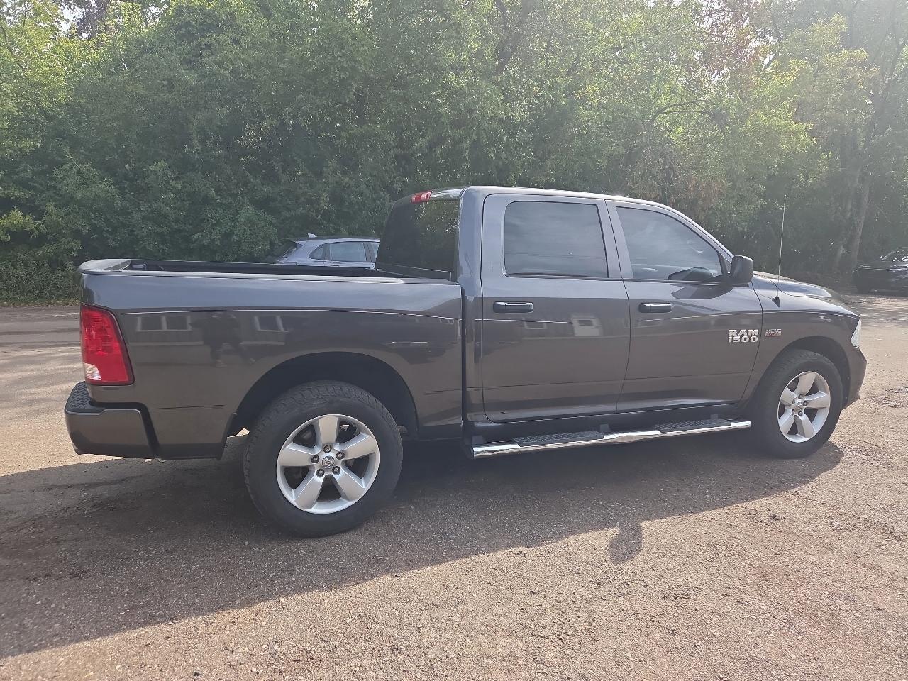 RAM 1500 4WD Crew Cab 140.5" Express 2014