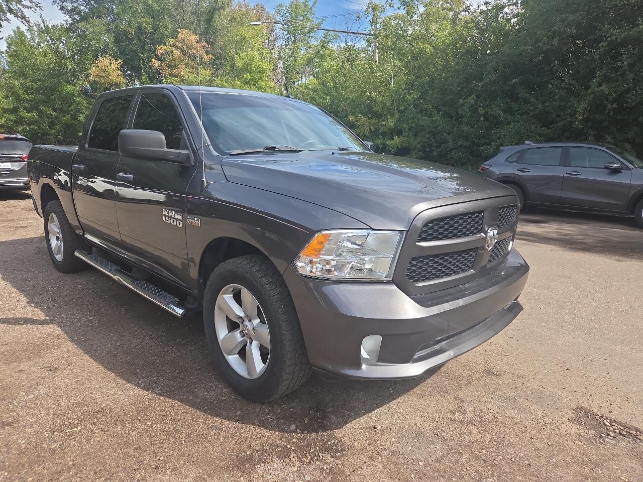 RAM 1500 4WD Crew Cab 140.5" Express 2014