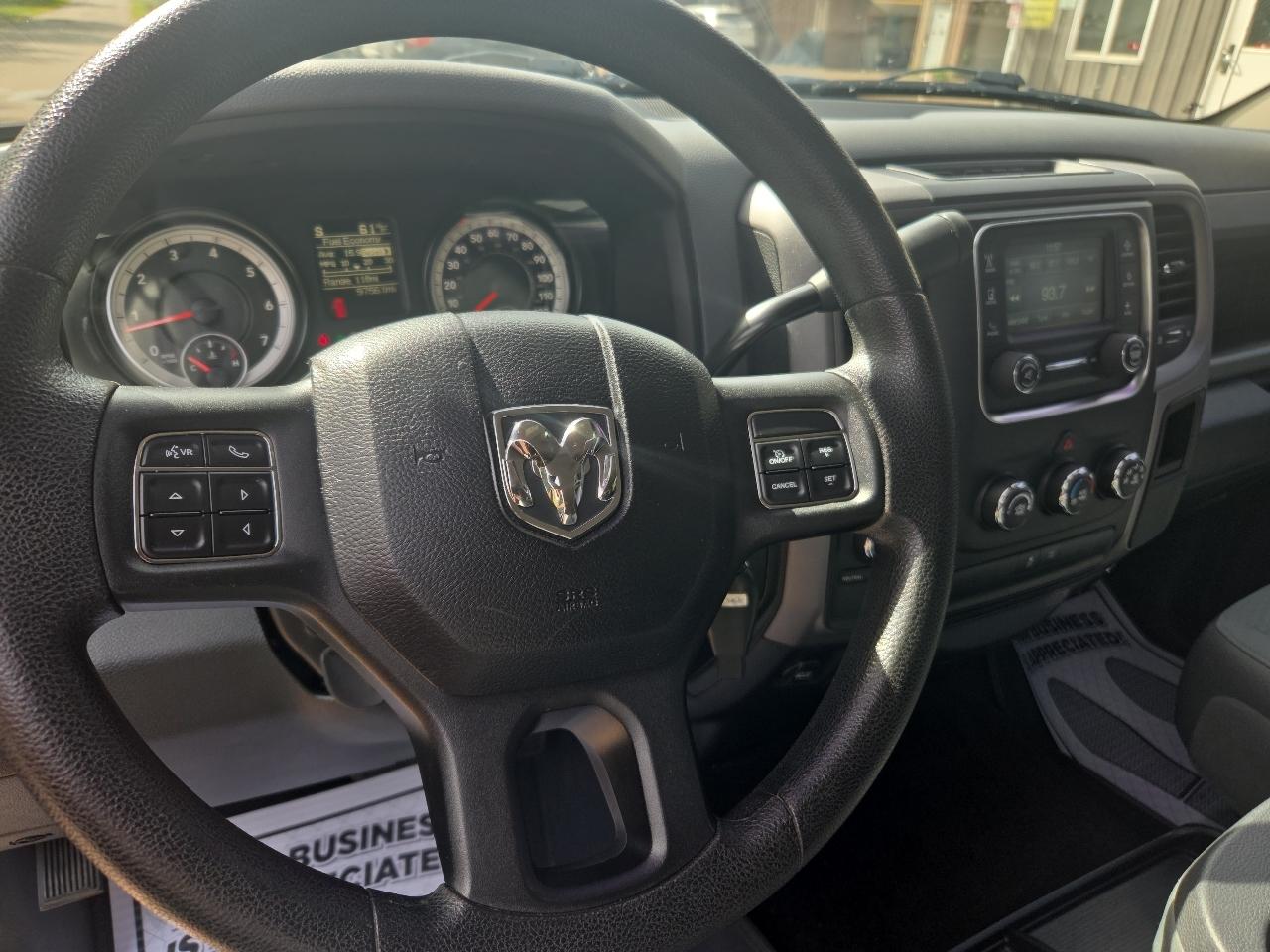 RAM 1500 4WD Crew Cab 140.5" Express 2014