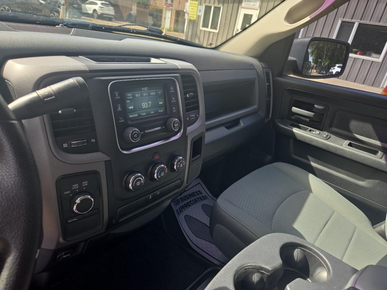 RAM 1500 4WD Crew Cab 140.5" Express 2014