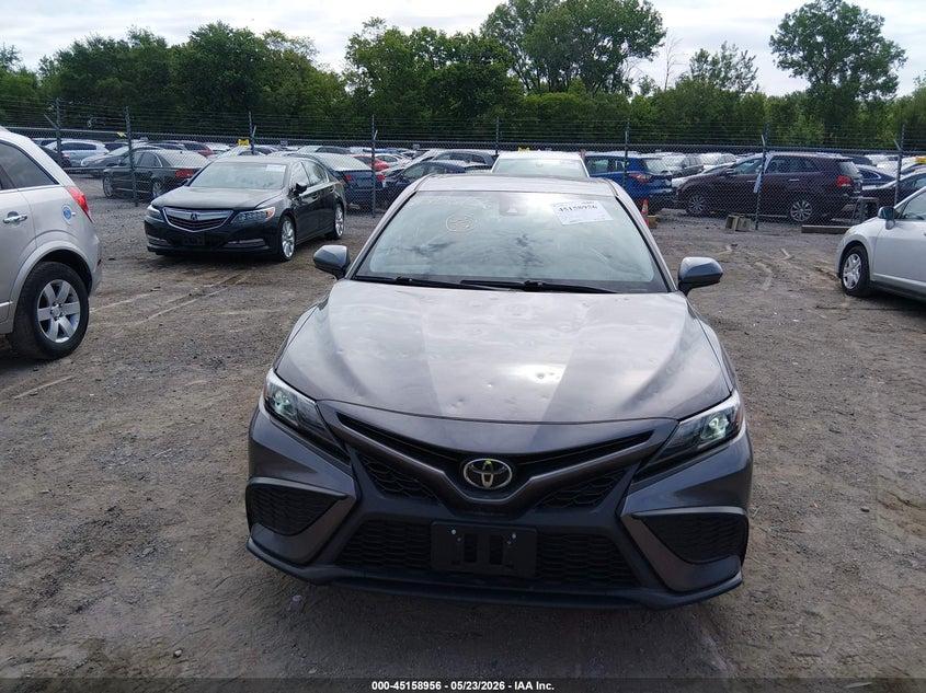 Toyota Camry SE Auto (Natl) 2021