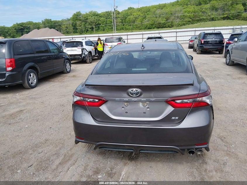 Toyota Camry SE Auto (Natl) 2021
