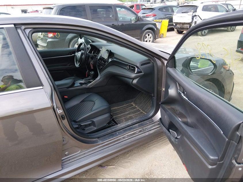 Toyota Camry SE Auto (Natl) 2021