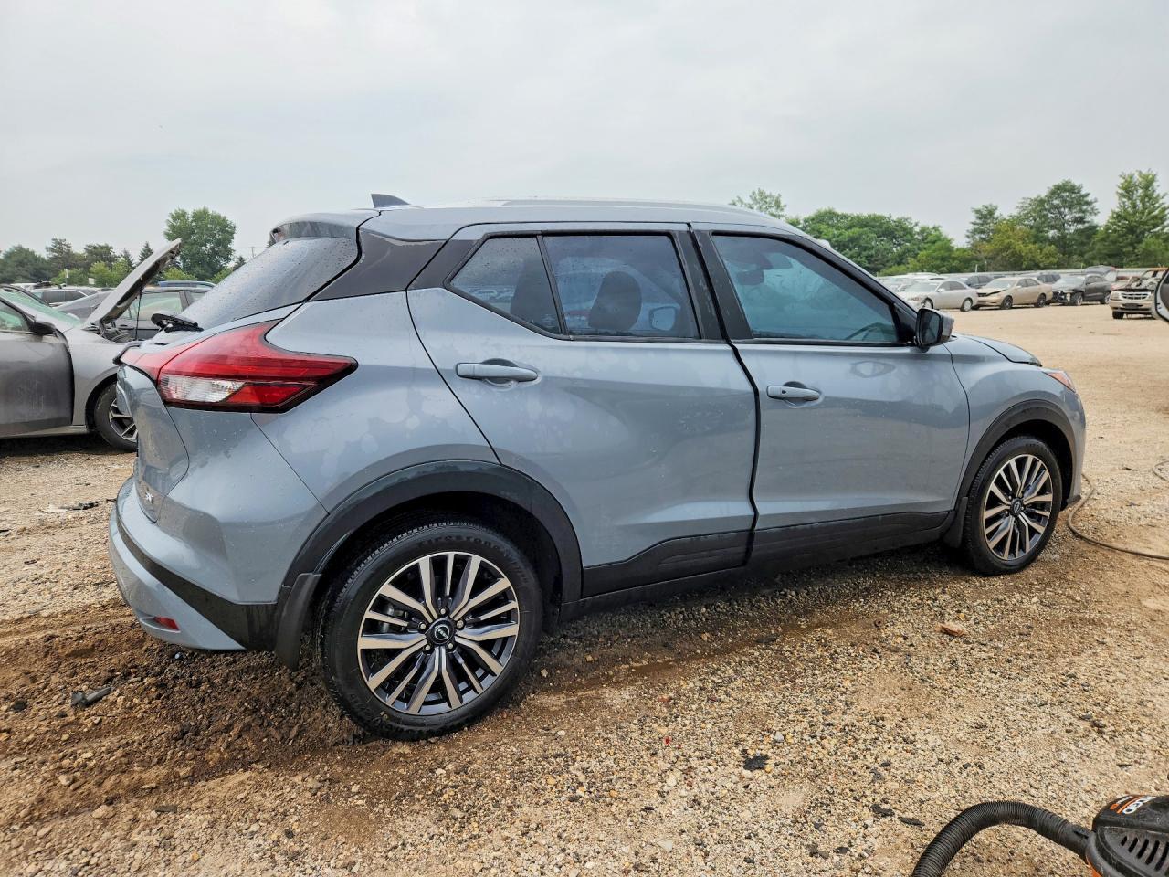 Nissan Kicks SV FWD 2024