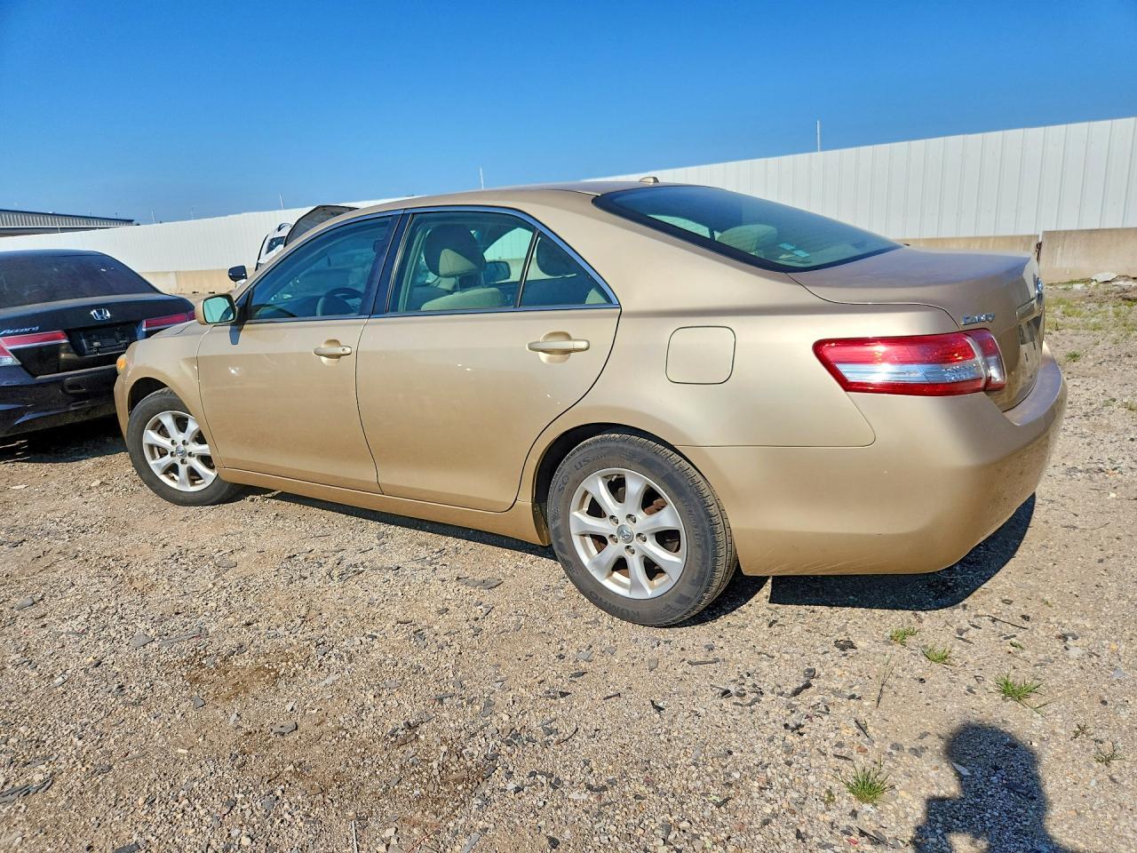 Toyota Camry 4dr Sdn I4 Man LE (Natl) 2011