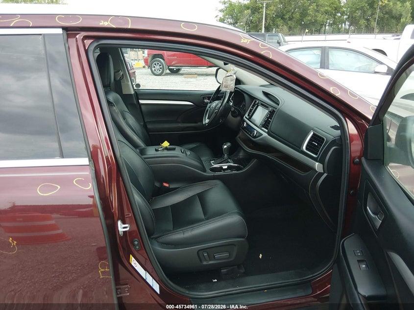 Toyota Highlander SE V6 AWD (Natl) 2018