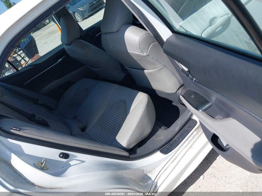 Toyota Camry SE Auto (Natl) 2020