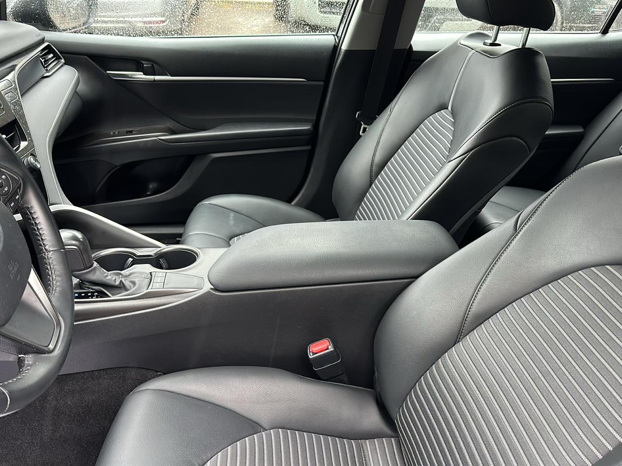 Toyota Camry SE Auto (Natl) 2022