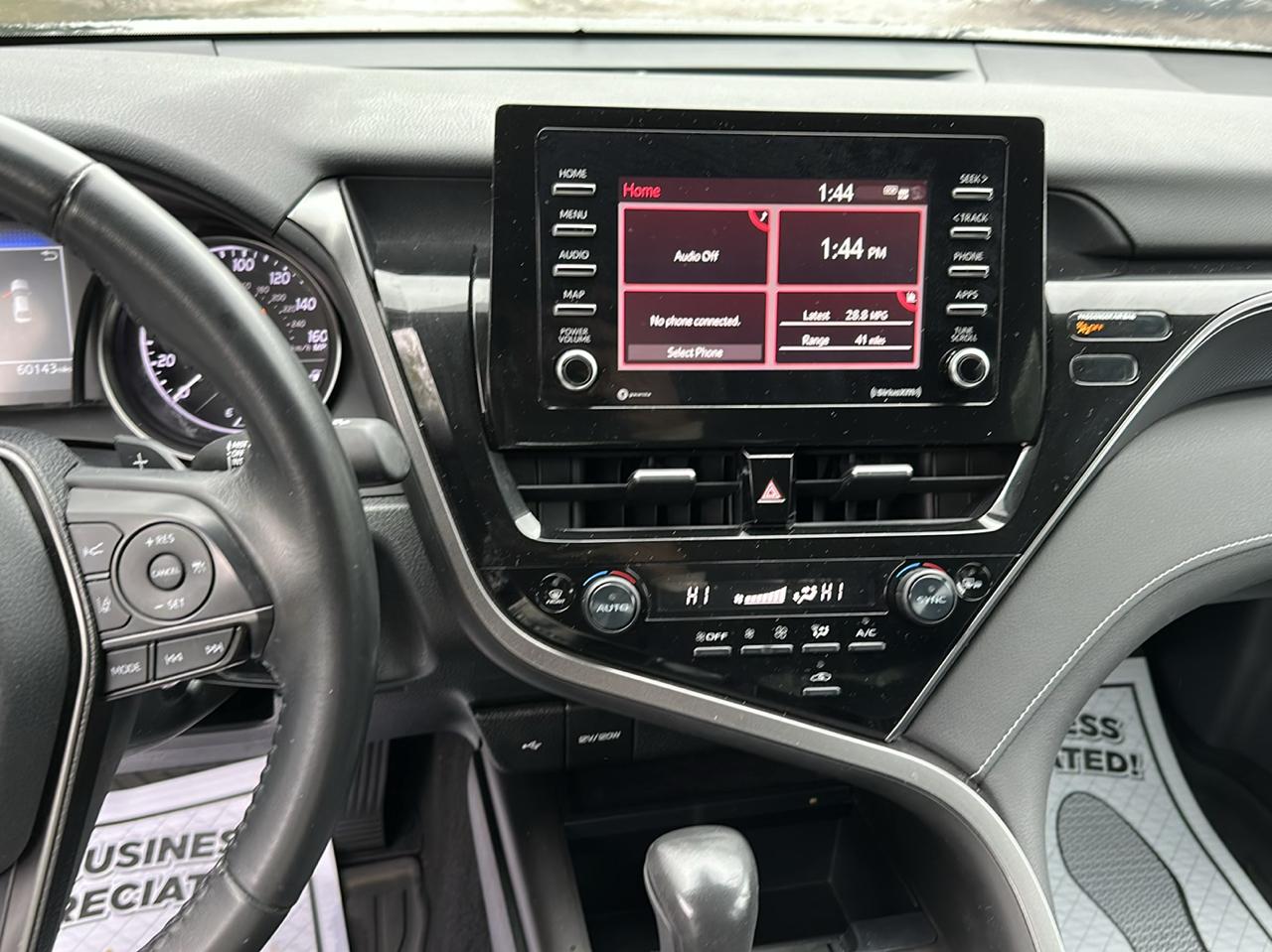 Toyota Camry SE Auto (Natl) 2022
