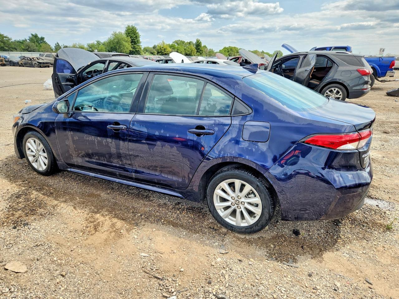 Toyota Corolla LE CVT (Natl) 2024