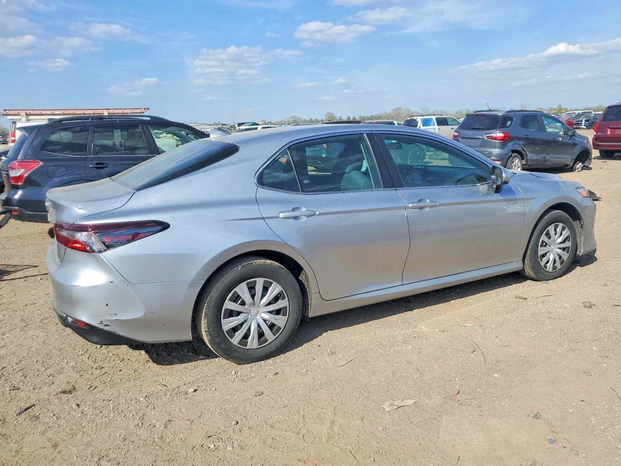 Toyota Camry Hybrid LE CVT (Natl) 2024