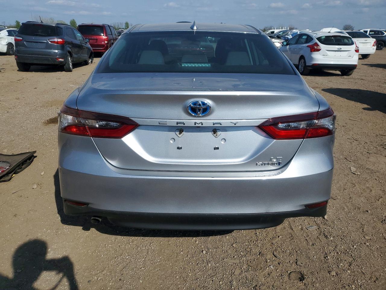 Toyota Camry Hybrid LE CVT (Natl) 2024