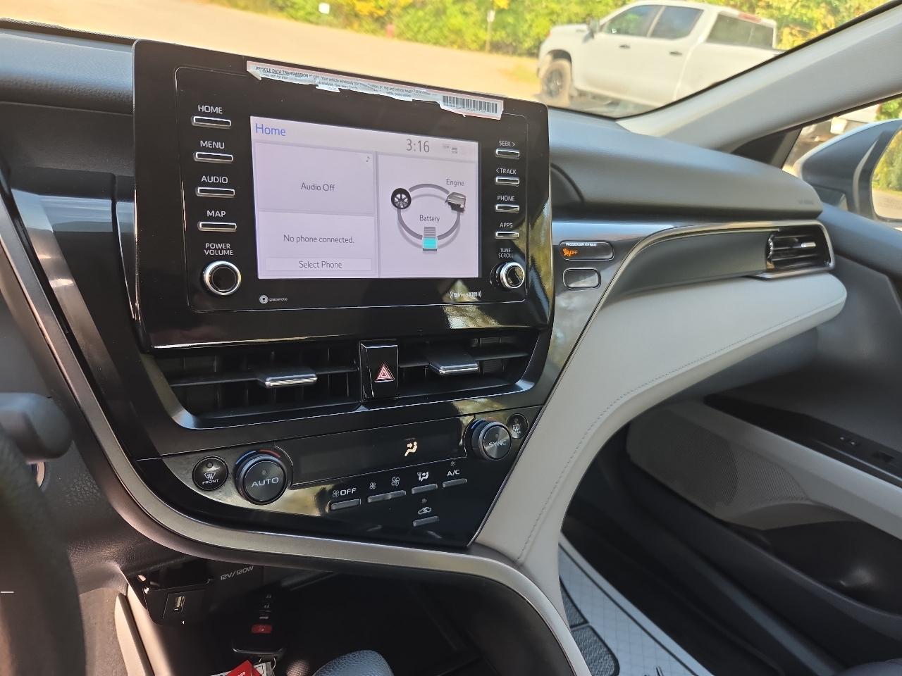 Toyota Camry Hybrid LE CVT (Natl) 2024