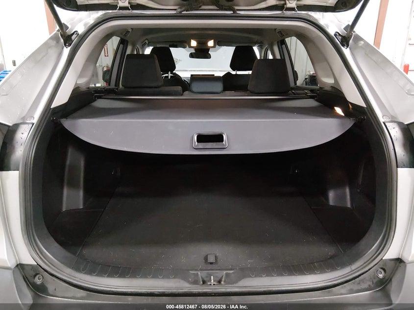 Toyota RAV4 LE AWD (Natl) 2020