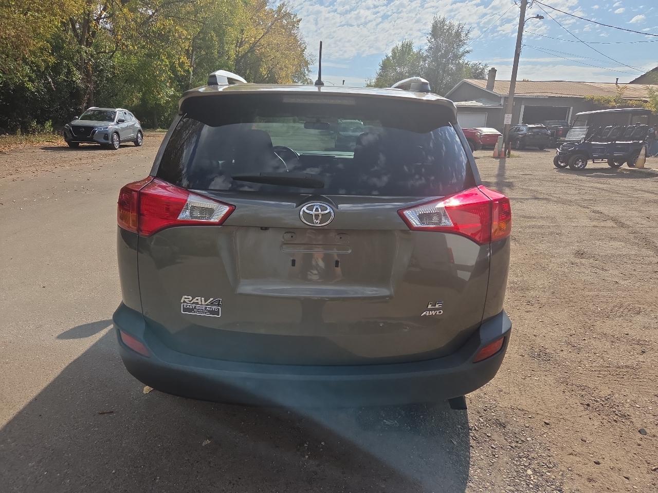 Toyota RAV4 AWD 4dr LE (Natl) 2015
